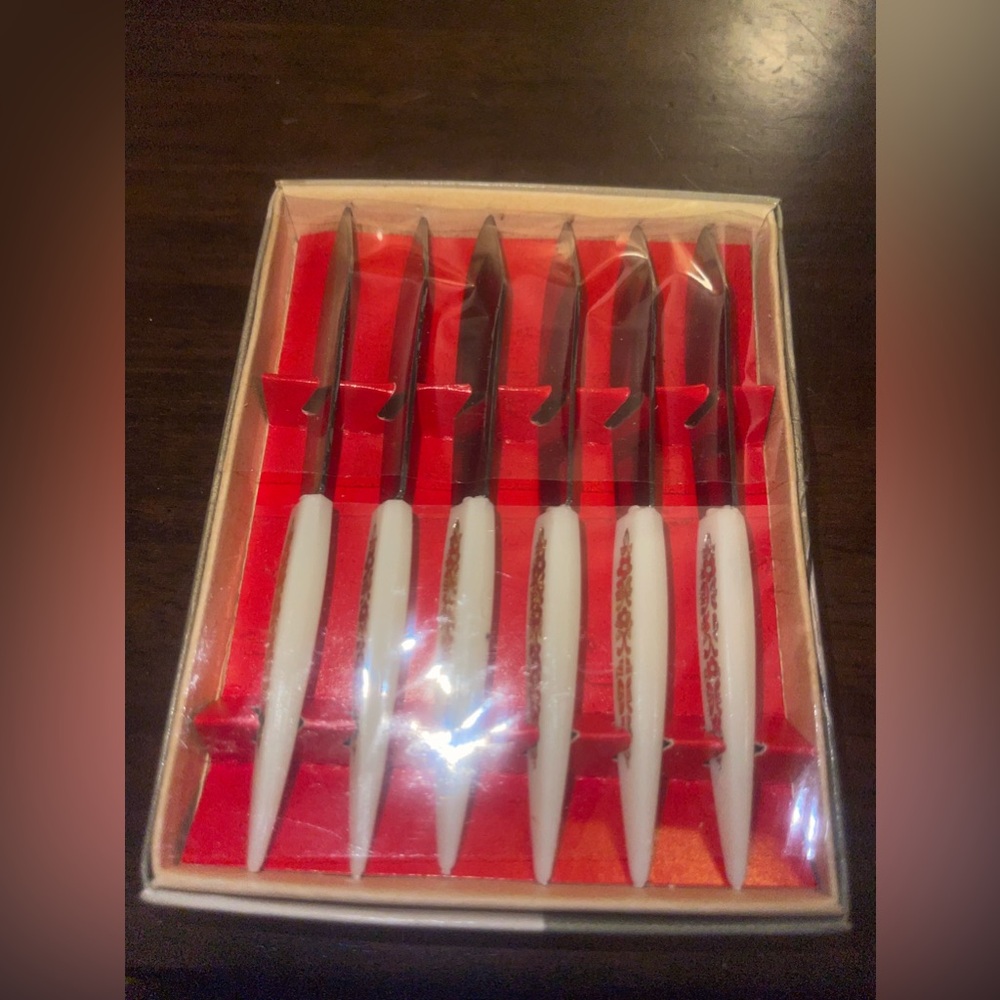 Unique Vintage Appetizer Forks and Cheese/Butter Knives Set. MINT STILL IN BOX. - Picture 5 of 6